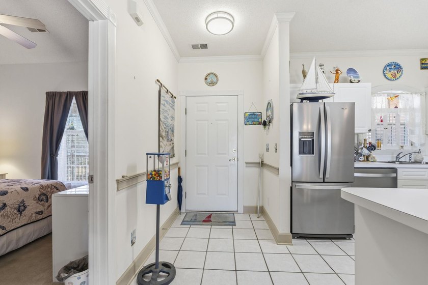 This is an incredible opportunity to own a beautiful condo with - photo 4