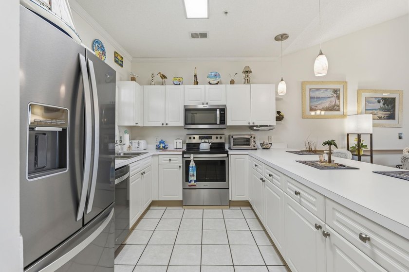 This is an incredible opportunity to own a beautiful condo with - photo 5