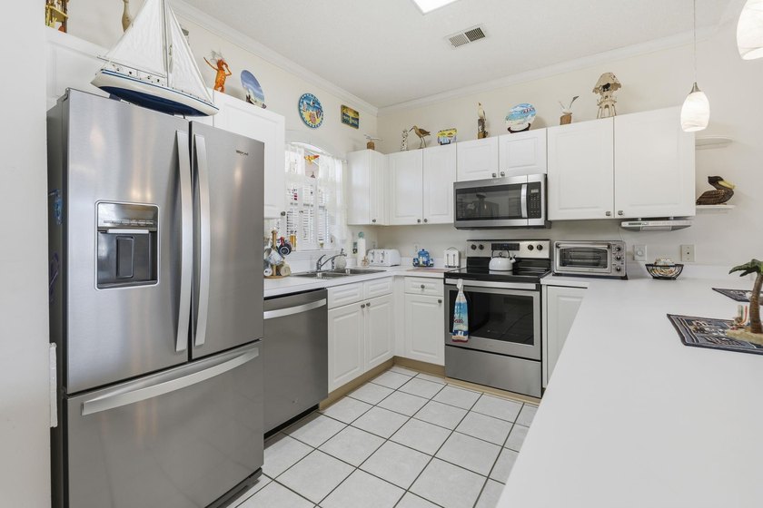 This is an incredible opportunity to own a beautiful condo with - photo 6