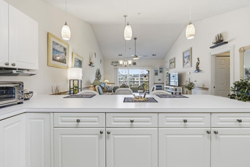 This is an incredible opportunity to own a beautiful condo with - photo 8