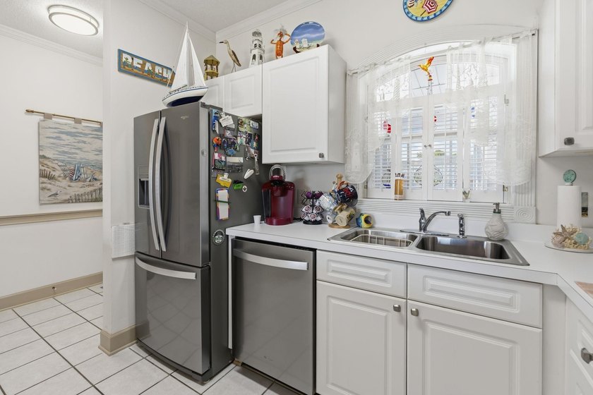 This is an incredible opportunity to own a beautiful condo with - photo 9