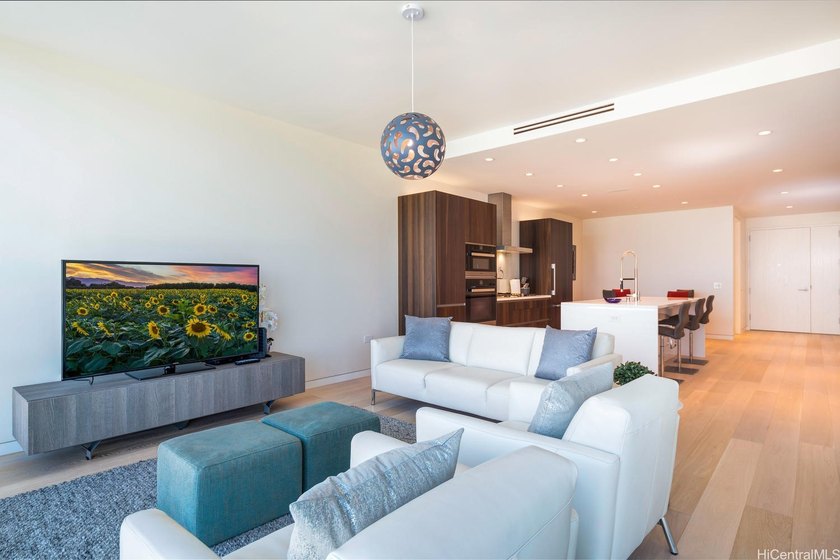 A rare 1-bedroom residence featuring 2 full bathrooms, this - photo 2