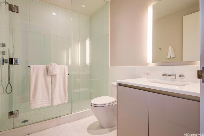 A rare 1-bedroom residence featuring 2 full bathrooms, this - photo 8