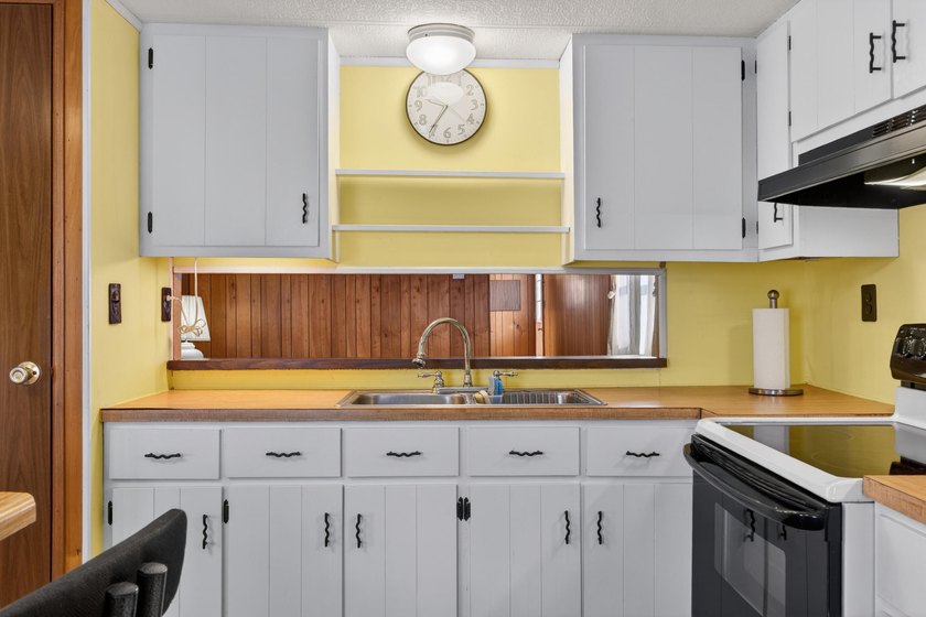 Welcome to 59 Sandalwood Circle, a well maintained mobile home - photo 12