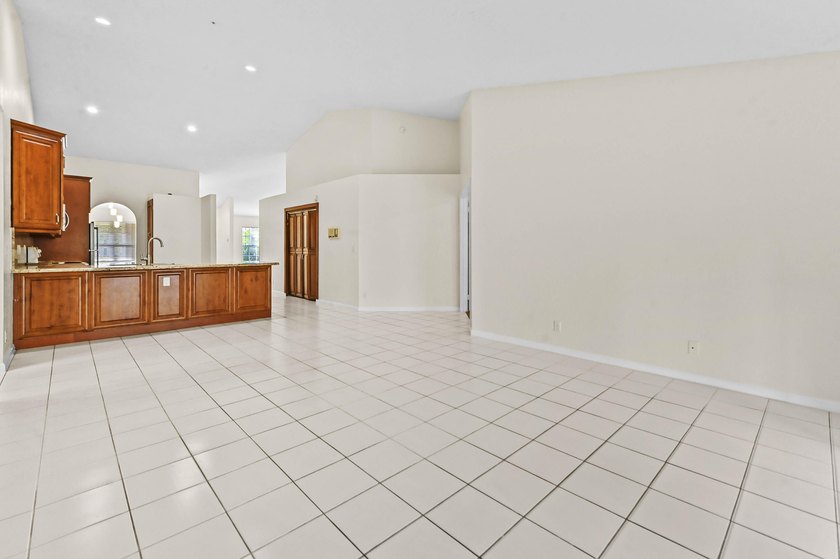 Welcome to a beautifully maintained 3 bedrooms and 2 bathrooms - photo 15