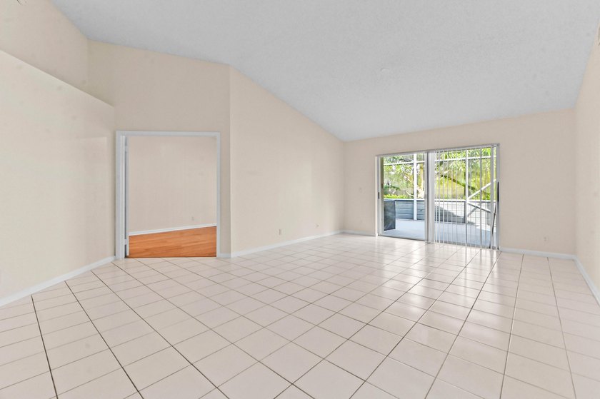 Welcome to a beautifully maintained 3 bedrooms and 2 bathrooms - photo 17