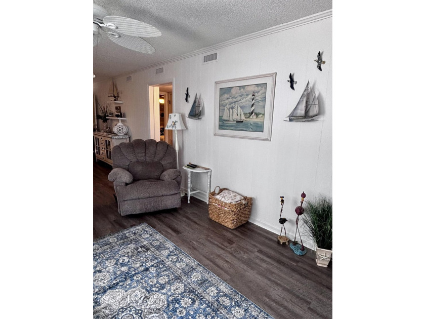This is the Shore Drive condo that you've been waiting for!! - photo 4