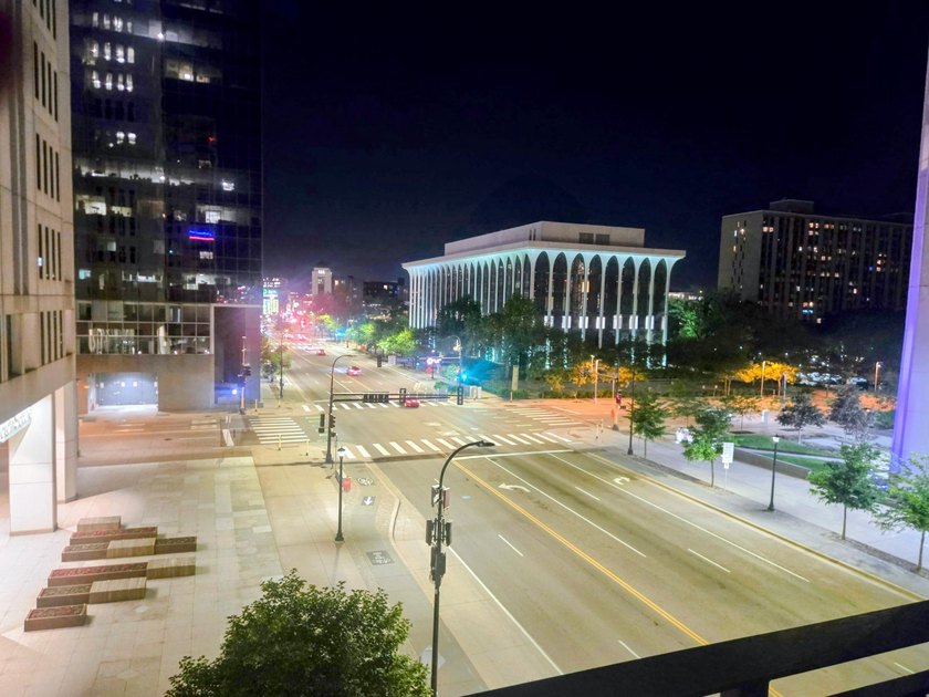 Rarely available THREE BEDROOM corner condo on the SKYWAY with a - photo 10
