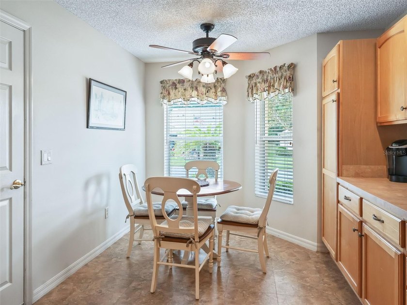 TURNKEY AND WELCOMING, THIS BEAUTIFULLY MAINTAINED 3-BEDROOM - photo 7