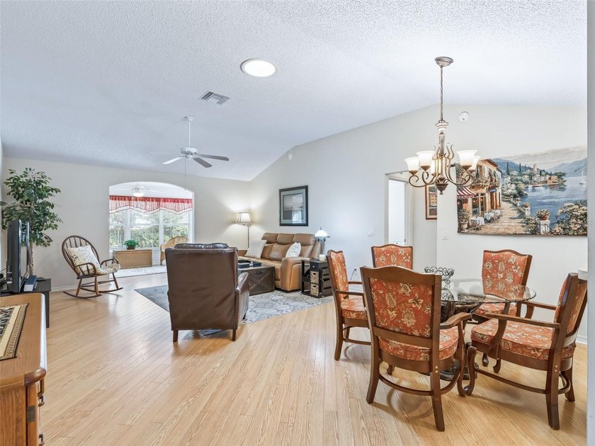 TURNKEY AND WELCOMING, THIS BEAUTIFULLY MAINTAINED 3-BEDROOM - photo 10