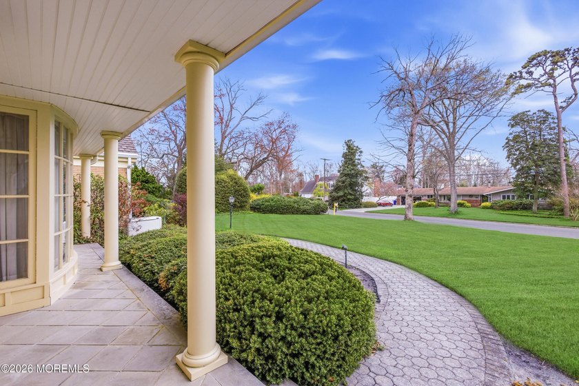 Welcome to this spacious 6-bedroom, 4.5-bath home offering over - photo 4