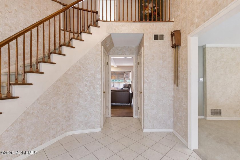 Welcome to this spacious 6-bedroom, 4.5-bath home offering over - photo 7