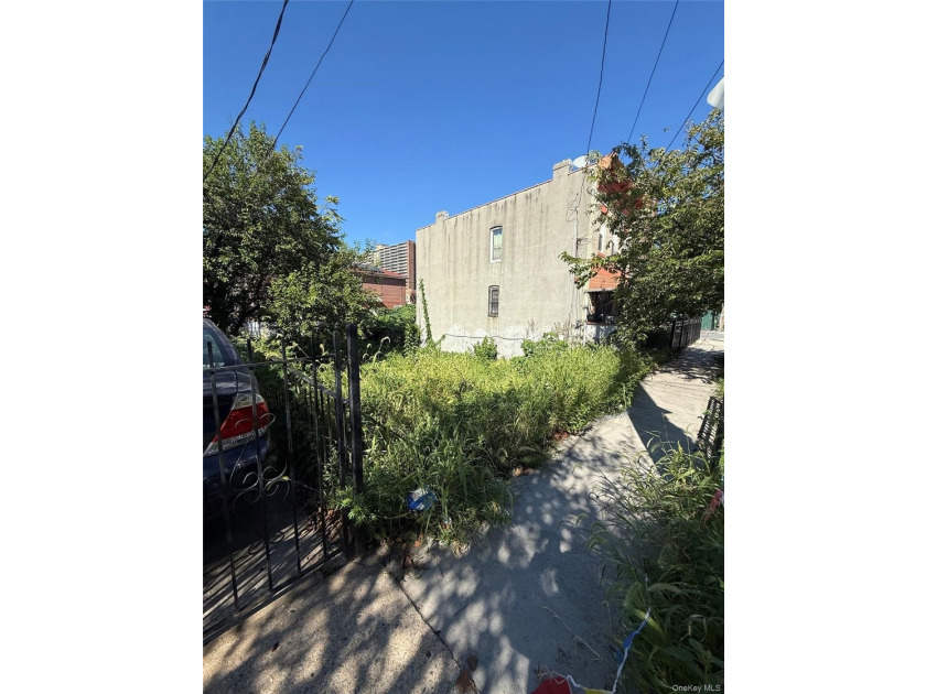 Land For Sale. R5 Zoning. 2 Lots 20 x 85 each combined 3400 sqft - photo 2