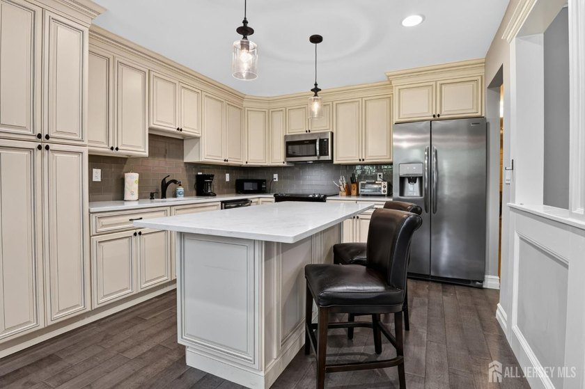 Welcome to this beautifully renovated **Kingsley model** in the - photo 8
