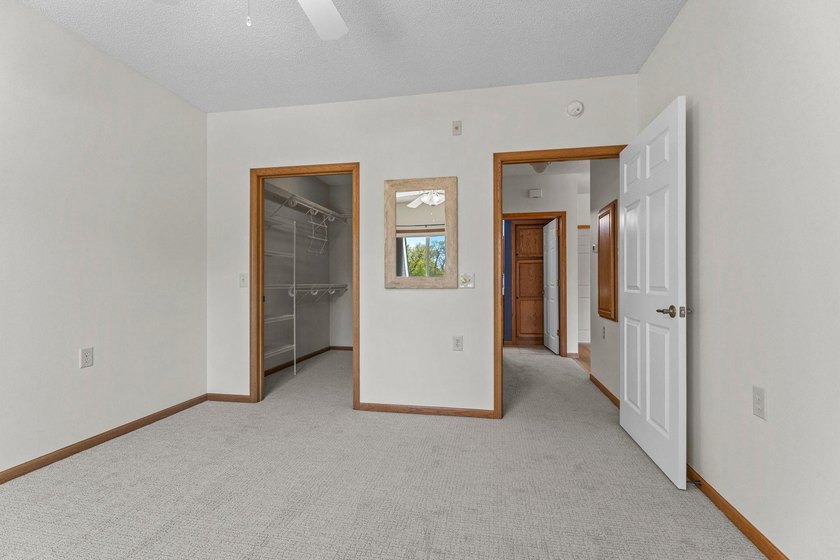 Welcome home to this beautifully updated 1 bedroom, 1 bathroom - photo 12