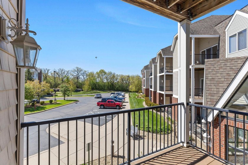 Welcome home to this beautifully updated 1 bedroom, 1 bathroom - photo 14