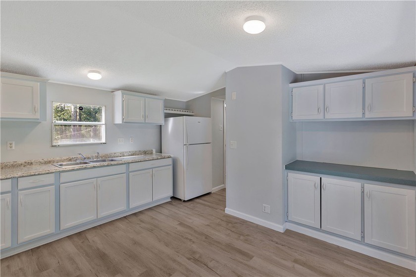 Single Wide Mobile home located on a 1.28-acre level lot. Brand - photo 15