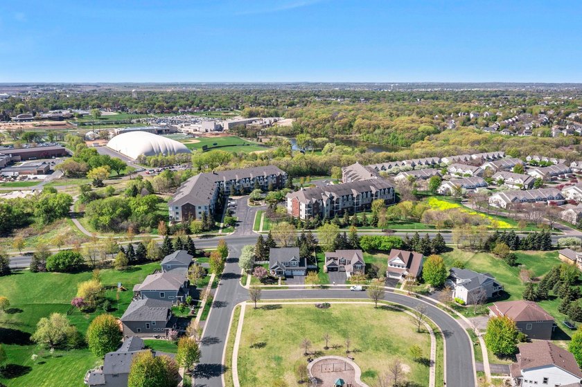 Welcome home to this beautifully updated 1 bedroom, 1 bathroom - photo 22