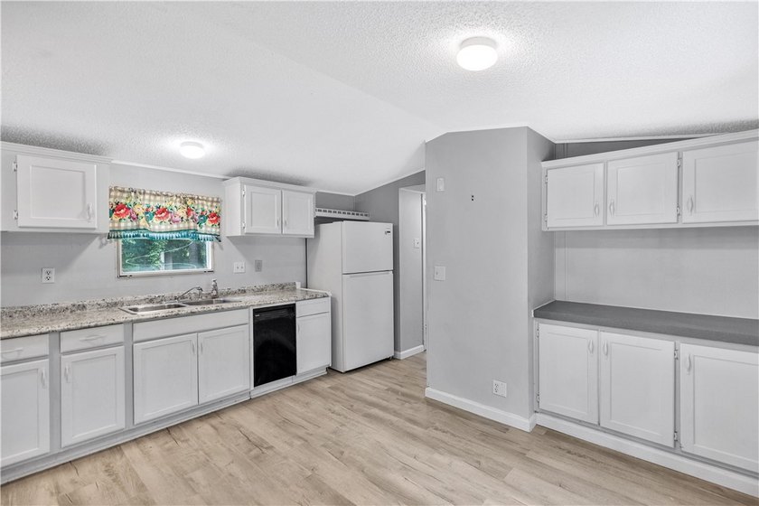 Single Wide Mobile home located on a 1.28-acre level lot. Brand - photo 38