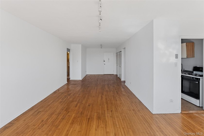 Welcome to The Continental Park, a gated co-op in the heart of - photo 9