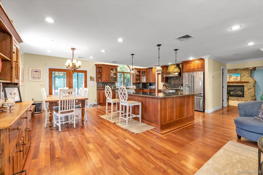 This spacious colonial checks all the boxes plus so much more! - photo 4
