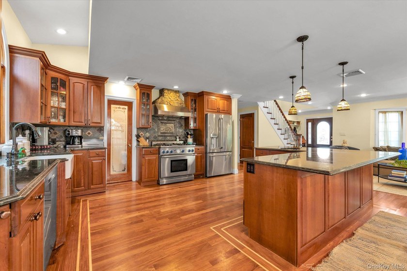 This spacious colonial checks all the boxes plus so much more! - photo 7