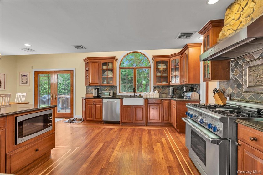 This spacious colonial checks all the boxes plus so much more! - photo 8