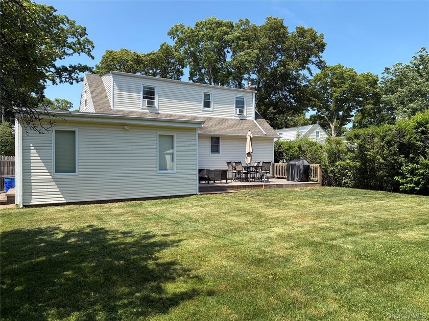 Beautifully updated expanded Cape situated on a quiet dead end - photo 3