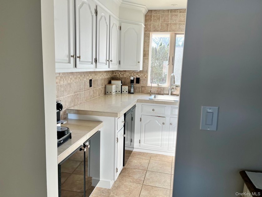 Beautifully updated expanded Cape situated on a quiet dead end - photo 4