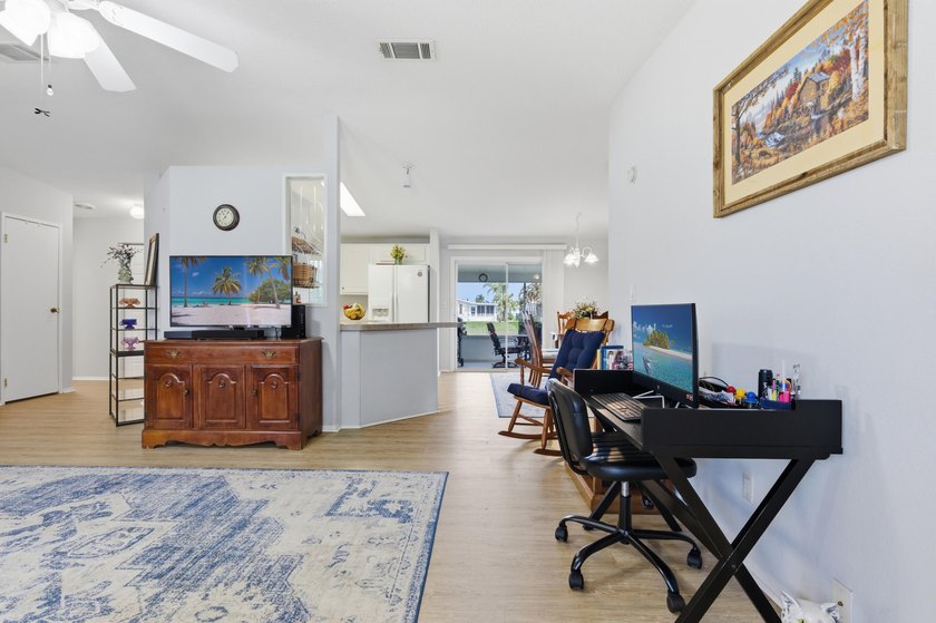 PRICED TO SELL!! MOTIVATED SELLER!! 2 bedroom, 2 bath home - photo 4