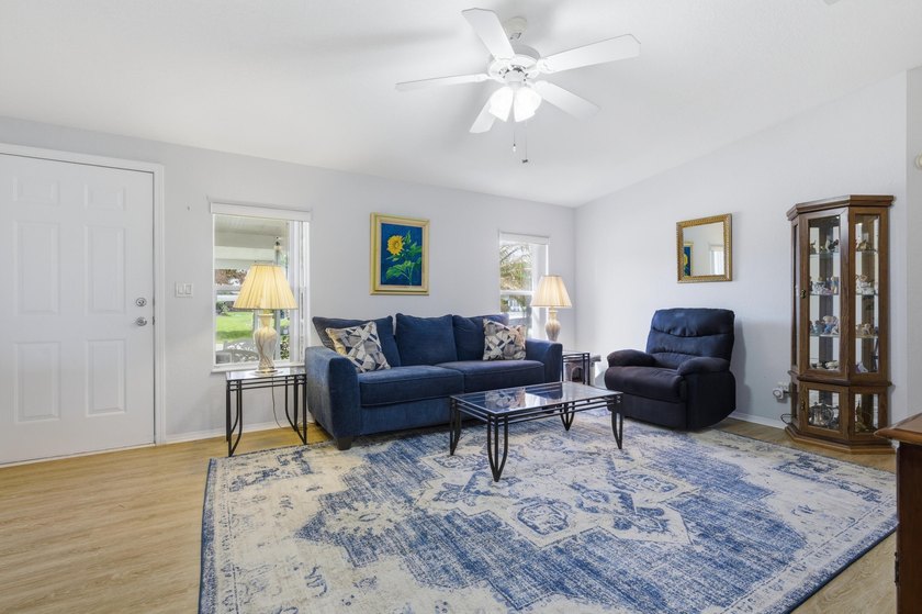 PRICED TO SELL!! MOTIVATED SELLER!! 2 bedroom, 2 bath home - photo 6