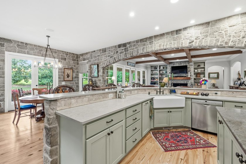 Beautifully updated custom home in The Coves at Cuscowilla - photo 11