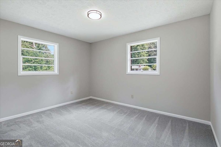 Beautifully renovated, 4 sided brick ranch on nearly 1/2 acre - photo 12