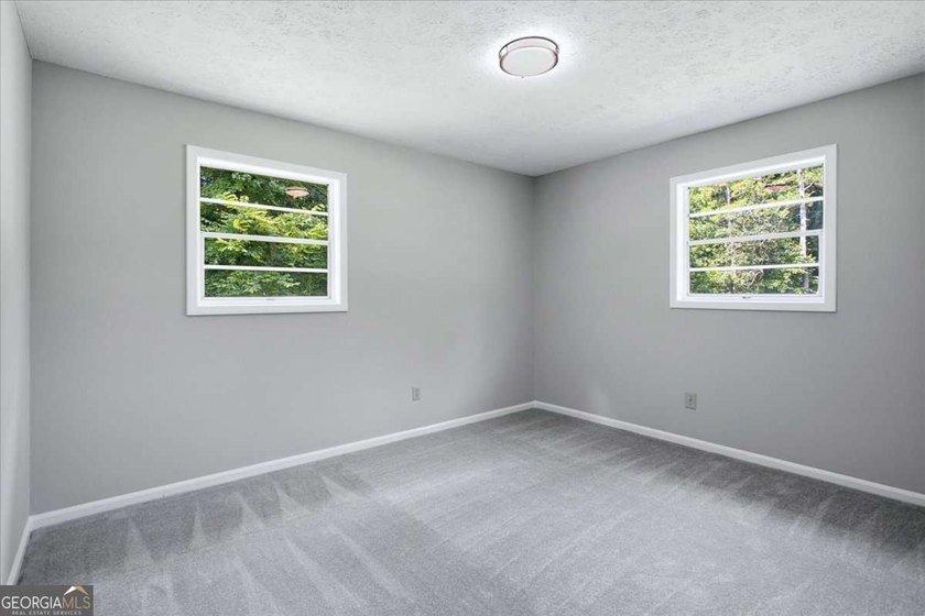 Beautifully renovated, 4 sided brick ranch on nearly 1/2 acre - photo 14