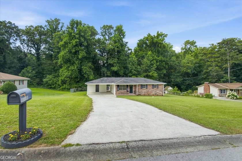 Beautifully renovated, 4 sided brick ranch on nearly 1/2 acre - photo 17