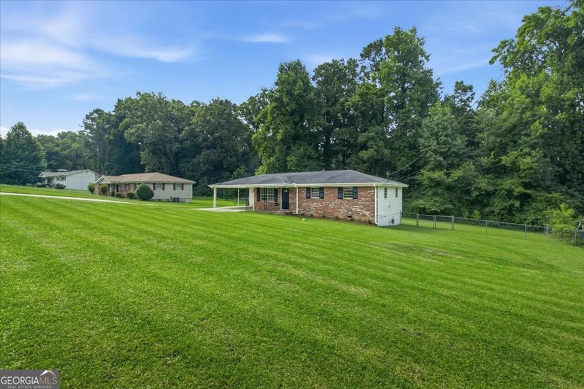 Beautifully renovated, 4 sided brick ranch on nearly 1/2 acre - photo 18