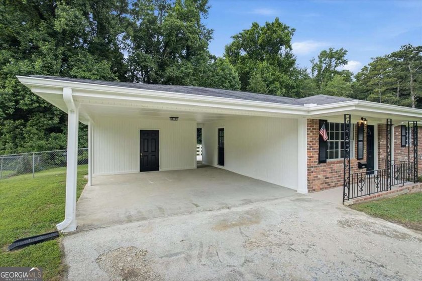 Beautifully renovated, 4 sided brick ranch on nearly 1/2 acre - photo 19