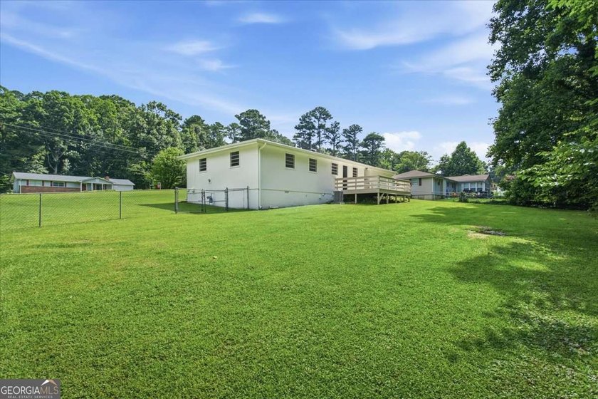 Beautifully renovated, 4 sided brick ranch on nearly 1/2 acre - photo 23