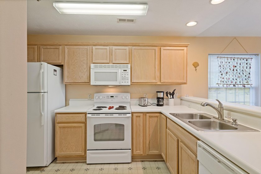Introducing this fully furnished, top-floor end unit 2-bedroom - photo 6