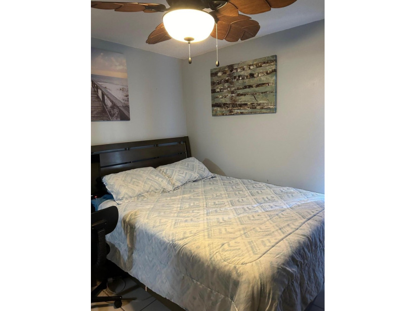 Welcome to this spacious 2 bedroom, 1 bath unit with relaxing - photo 11