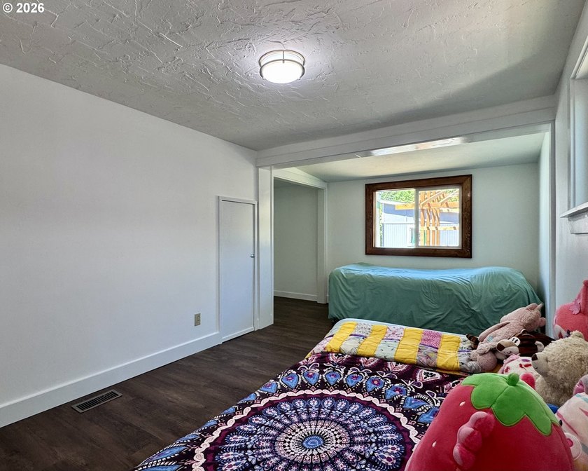 Thoughtfully updated and expanded! This darling little - photo 11