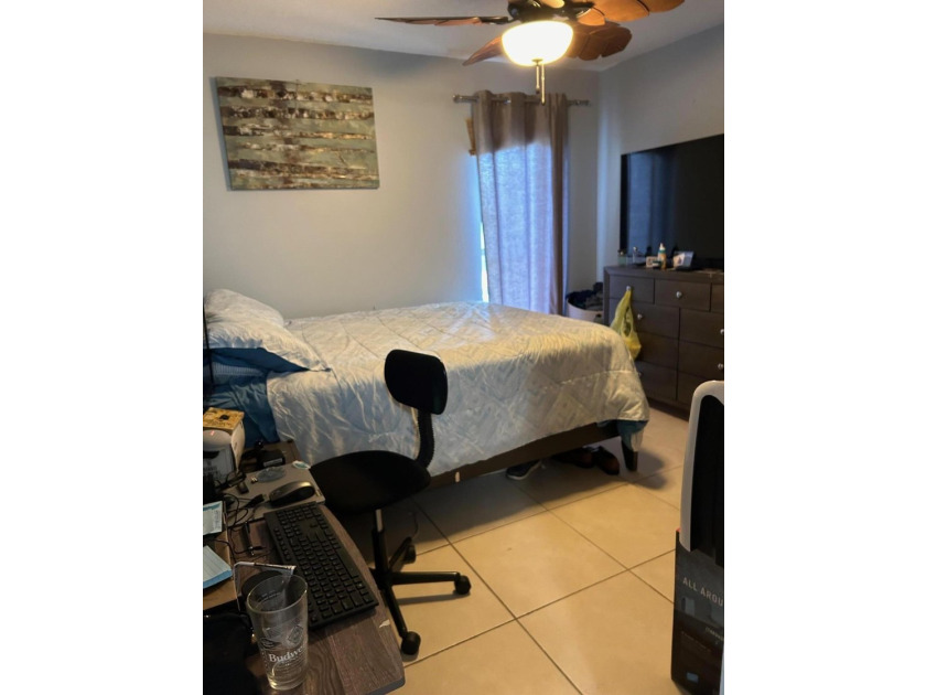 Welcome to this spacious 2 bedroom, 1 bath unit with relaxing - photo 12