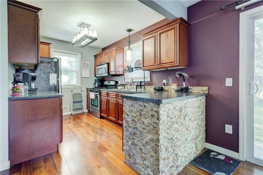 -NO DELAYED NEGOTIATIONS- This charming home has been - photo 13