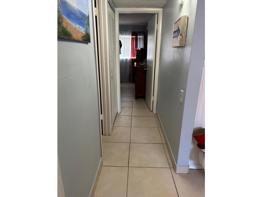 Welcome to this spacious 2 bedroom, 1 bath unit with relaxing - photo 13
