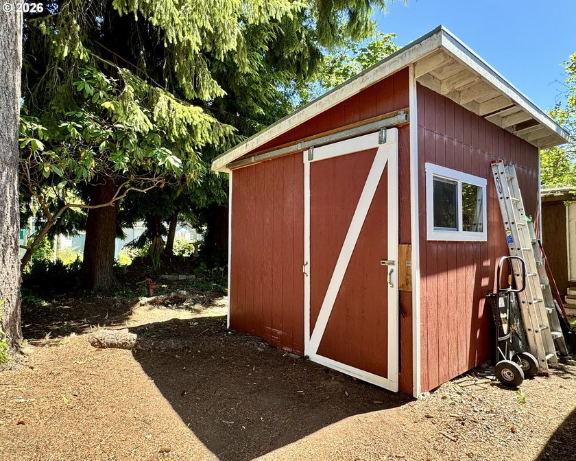 Thoughtfully updated and expanded! This darling little - photo 14