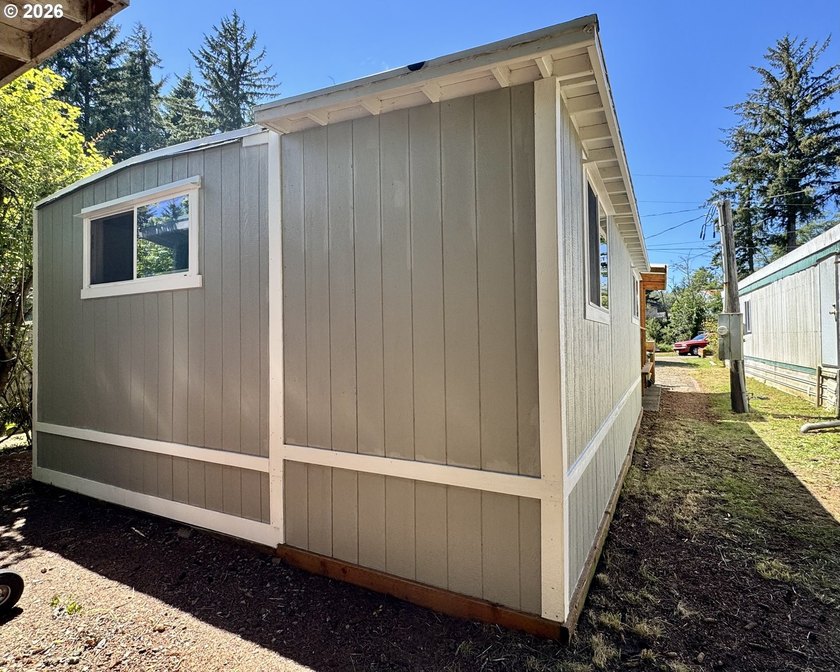 Thoughtfully updated and expanded! This darling little - photo 20