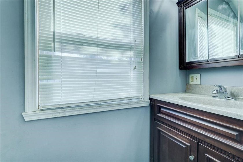 -NO DELAYED NEGOTIATIONS- This charming home has been - photo 27
