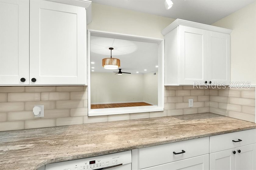 Beautifully remodeled &amp; meticulously maintained 4-bed 3-bath - photo 5