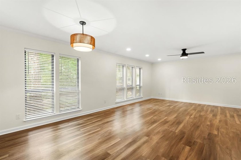 Beautifully remodeled &amp; meticulously maintained 4-bed 3-bath - photo 8