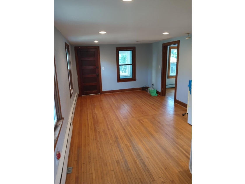 Small Charmer. Move in ready for owner or renter. Bring a little - photo 4